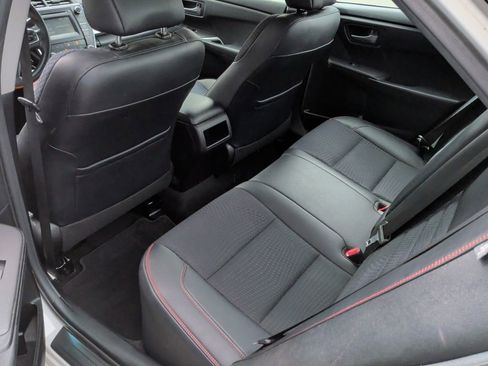 Used 2015 Toyota Camry SE image 11