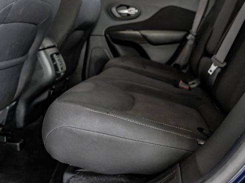 Used 2015 Jeep Cherokee Latitude w/ Cold Weather Group AWD/4WD image 37
