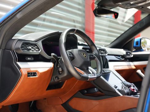 Used 2020 Lamborghini Urus AWD/4WD image 20