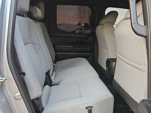 Used 2025 Toyota Tacoma SR5 AWD/4WD image 17