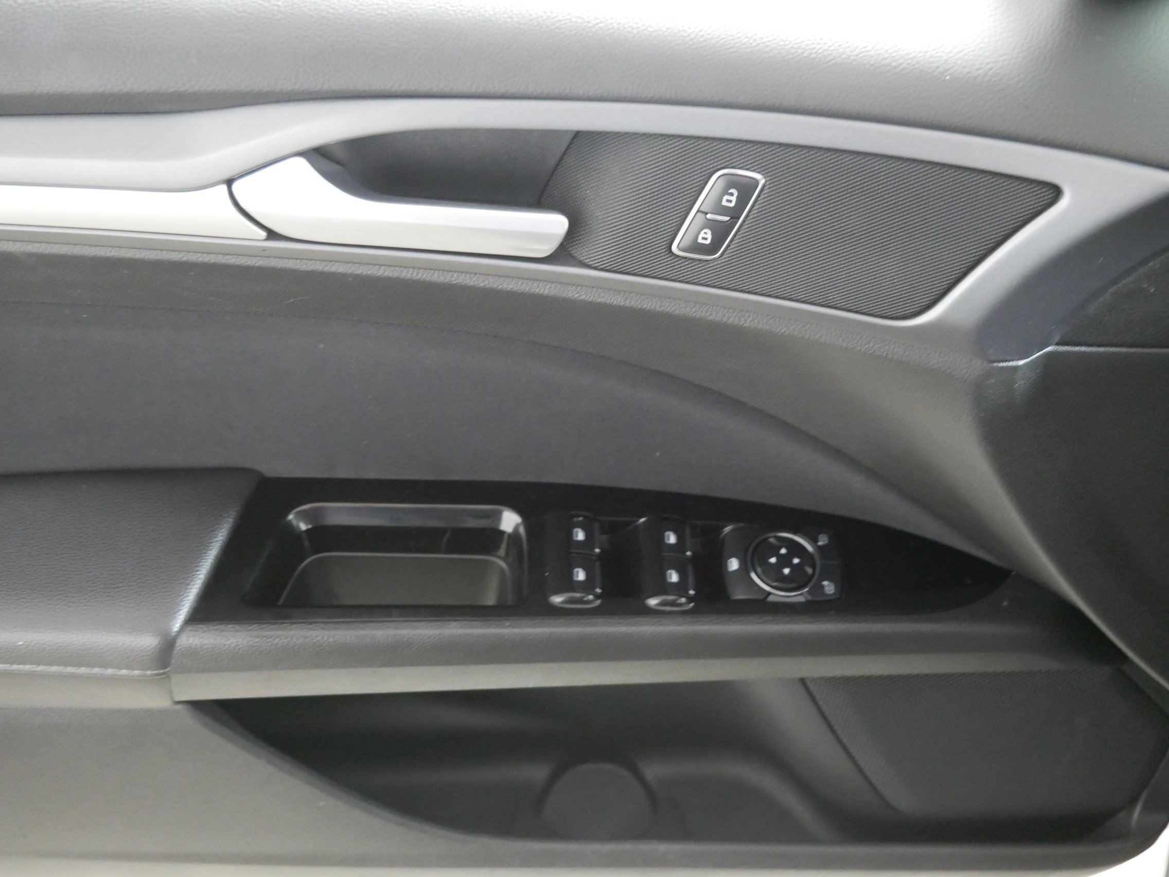 Used 2013 Ford Fusion SE FWD image 19