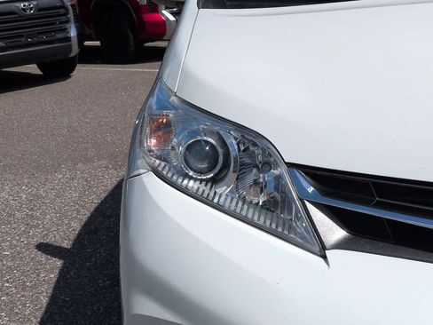 Used 2019 Toyota Sienna XLE FWD image 10