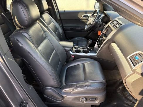Used 2014 Ford Explorer XLT w/ Equipment Group 202A image 28