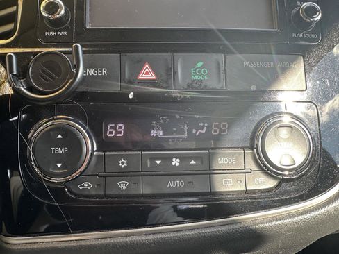 Used 2016 Mitsubishi Outlander SE image 17