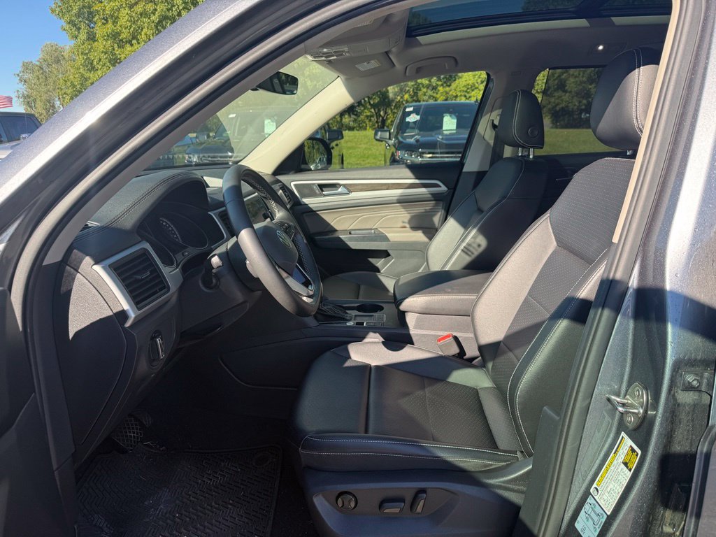 Used 2021 Volkswagen Atlas SE w/ Panoramic Sunroof Package FWD image 10