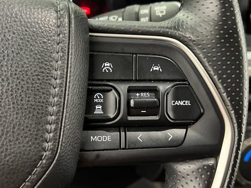 Used 2025 Toyota 4Runner SR5 AWD/4WD image 47
