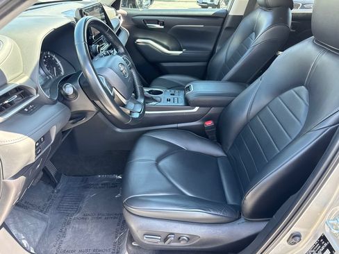Used 2023 Toyota Highlander XLE AWD/4WD image 27
