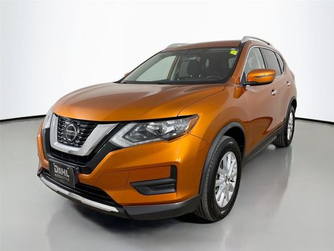Used 2018 Nissan Rogue SV image 4