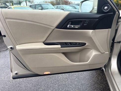 Used 2015 Honda Accord EX-L image 9