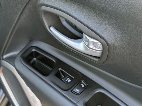 Used 2023 Jeep Renegade Limited image 50