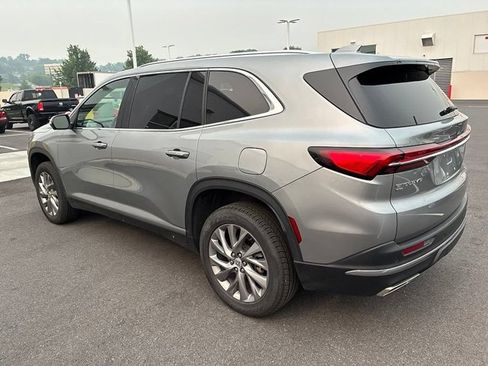 Used 2025 Buick Enclave Preferred AWD/4WD image 13
