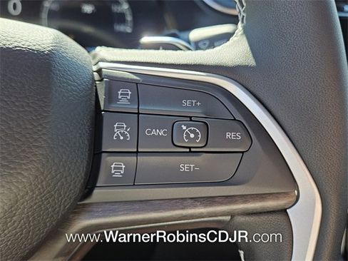 New 2025 Jeep Grand Cherokee Limited w/ Luxury Tech Group II image 28