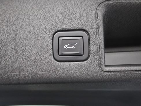 Used 2022 GMC Terrain SLT w/ LPO, Floor Liner Package AWD/4WD image 33