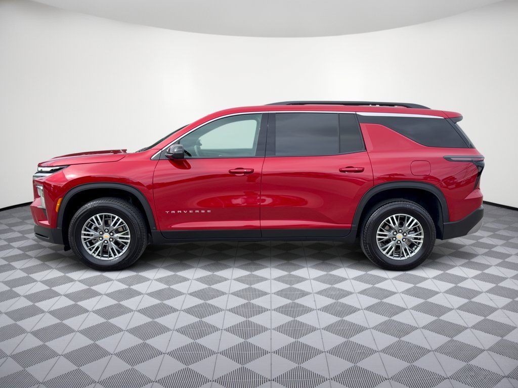 Used 2025 Chevrolet Traverse LT w/ LPO, Floor Liner Package FWD image 2