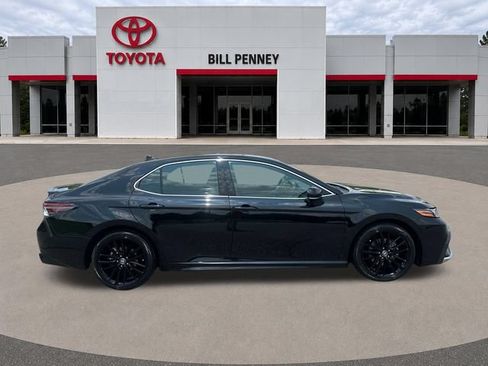 Used 2022 Toyota Camry XSE FWD image 7