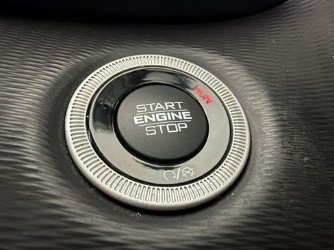 Used 2023 Jeep Grand Cherokee Laredo RWD image 18