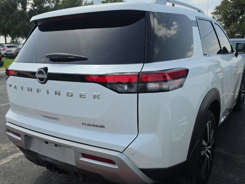 Used 2025 Nissan Pathfinder Platinum FWD image 6