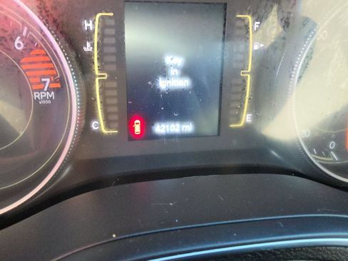 Used 2020 Jeep Cherokee Latitude FWD image 2