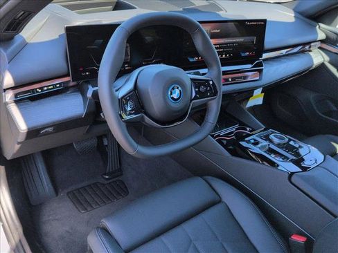New 2026 BMW i5 eDrive40 image 3