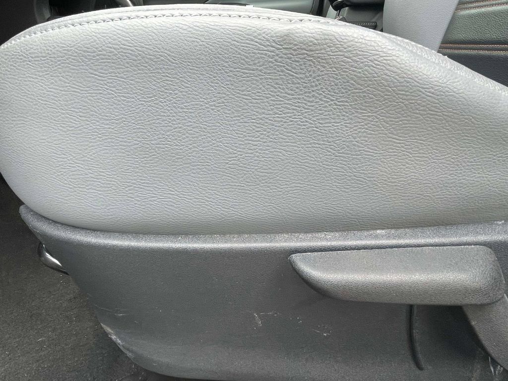 Used 2023 Nissan Kicks SR w/ SR Premium Package FWD image 17