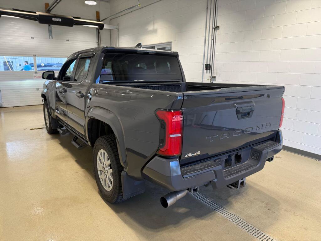 Certified 2025 Toyota Tacoma SR5 AWD/4WD image 3