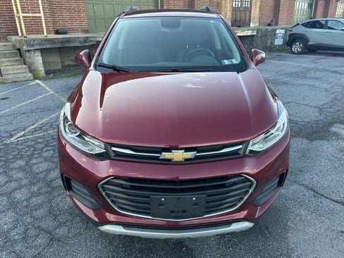 Used 2022 Chevrolet Trax LT w/ LT Convenience Package AWD/4WD image 3
