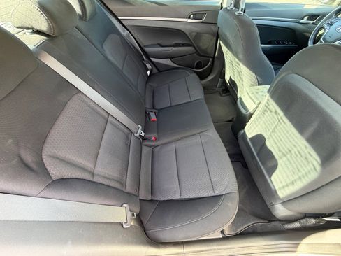 Used 2018 Hyundai Elantra SE FWD image 12