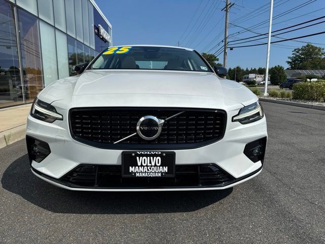 Used 2025 Volvo S60 B5 Core AWD/4WD image 7