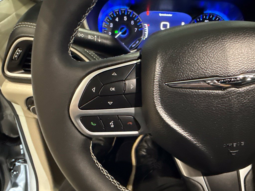 Used 2024 Chrysler Pacifica Touring-L w/ Uconnect Theater Family Group FWD image 35
