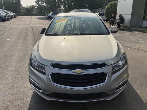 Used 2016 Chevrolet Cruze LT FWD image 2