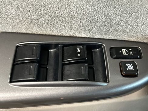 Used 2010 Toyota Sienna CE image 27