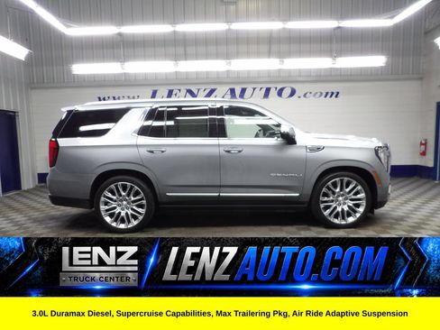 Used 2026 GMC Yukon Denali w/ Denali Reserve Package AWD/4WD image 1