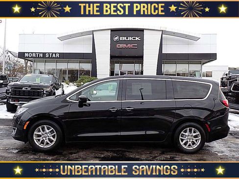 Used 2020 Chrysler Pacifica Touring image 1