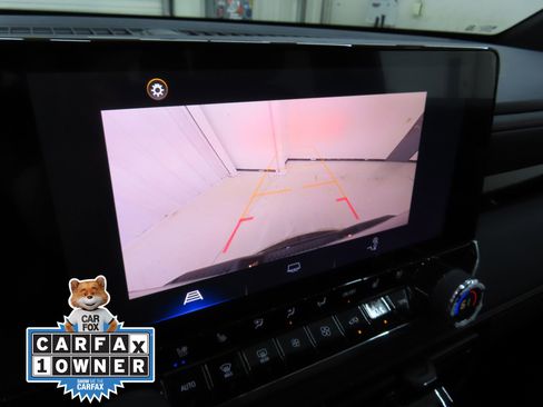 Used 2024 Chevrolet Colorado Z71 w/ Z71 Convenience Package 2 image 17