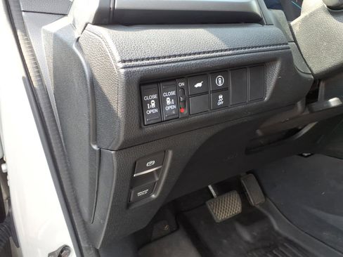 Used 2024 Honda Odyssey EX-L image 9