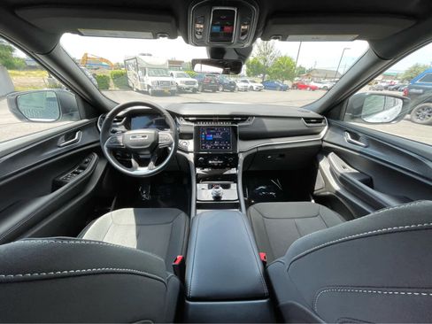 New 2025 Jeep Grand Cherokee L Laredo w/ Luxury Tech Group I image 12