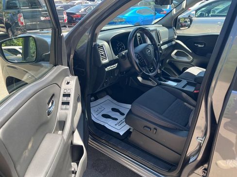 Used 2022 Nissan Frontier SV AWD/4WD image 9