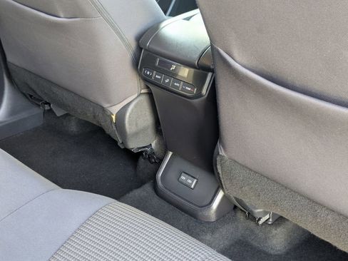 Used 2023 Toyota Highlander L image 31