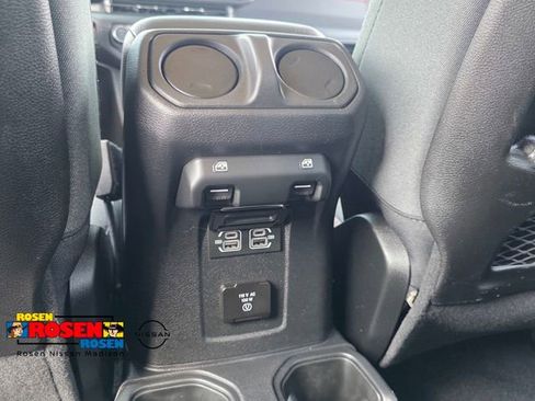 Used 2025 Jeep Wrangler Unlimited Rubicon AWD/4WD image 27