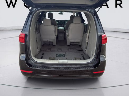 Used 2018 Kia Sedona L FWD image 19