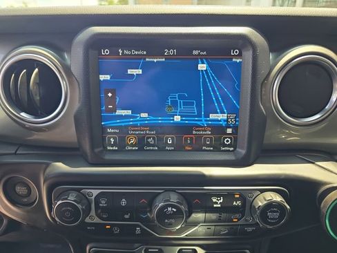 Used 2020 Jeep Wrangler Unlimited Sahara AWD/4WD image 19