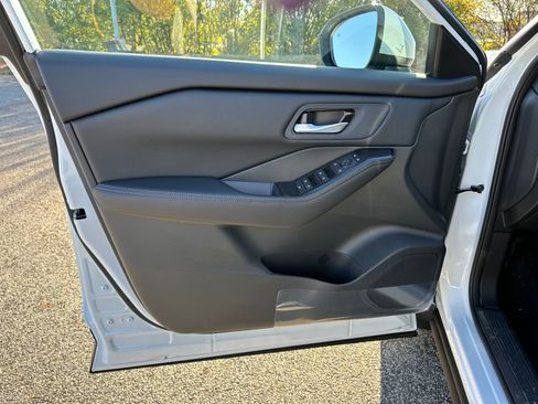 New 2026 Nissan Rogue SV image 10