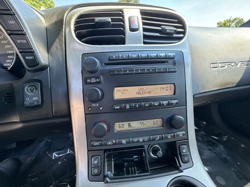 Used 2005 Chevrolet Corvette Coupe w/ Preferred Equipment Group RWD image 18