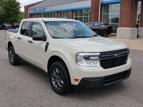 Used 2024 Ford Maverick XLT FWD image 2