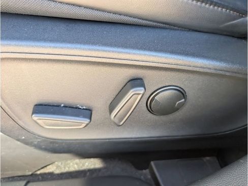 Used 2025 Ford Escape PHEV image 8