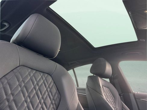 Used 2023 BMW 530e w/ Convenience Package image 16