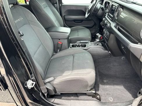 Used 2019 Jeep Wrangler Unlimited Sahara w/ Cold Weather Group AWD/4WD image 13