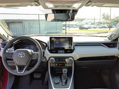 Used 2021 Toyota RAV4 XLE Premium image 17