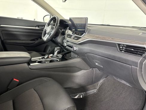 Used 2023 Nissan Altima 2.5 SV w/ SV Premium Package FWD image 34