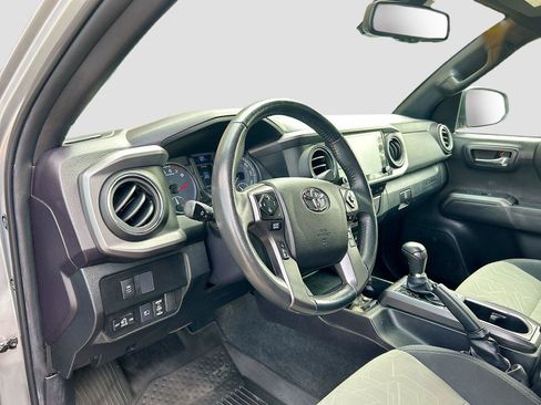 Used 2022 Toyota Tacoma TRD Off-Road AWD/4WD image 24